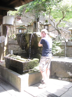 Washing up at Nigatsut&ocirc;